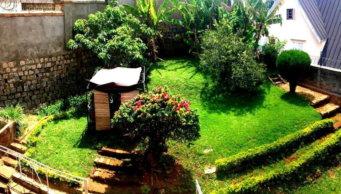 Le Fumoir Guest House Familiale Antananarivo Exterior photo